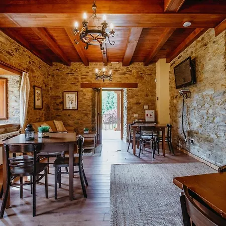 乡村民宿 Casa Berbesa - Caserio En Asturias 3, Jardin, Bbq, Fam 卡斯特罗波尔